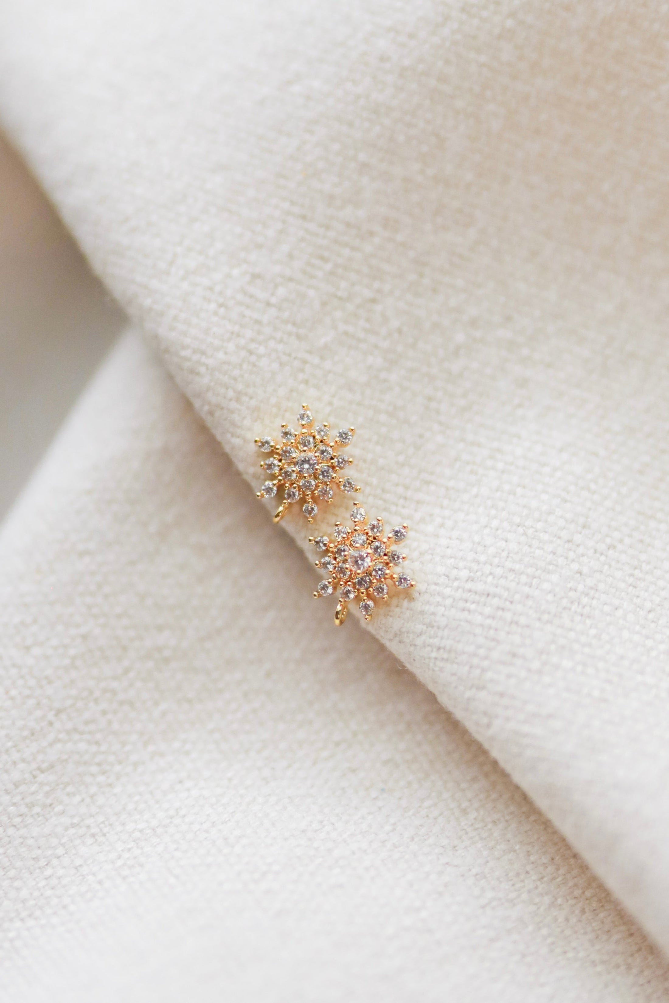 Winters Kiss Earring