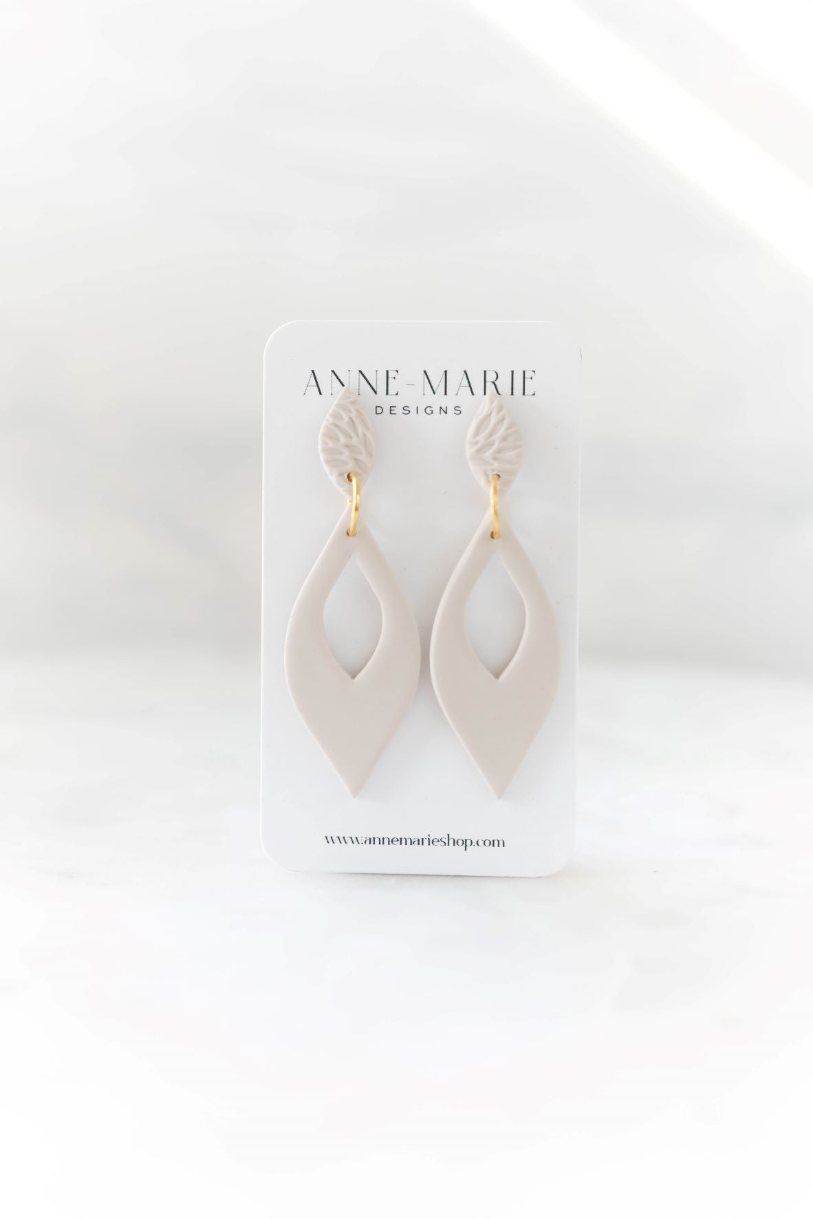 Antoinette: Pick Your Color